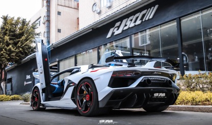 Lamborghini LP700/720/750 to Aventador SVJ Coupe/Roadster Dry Carbon Fiber Body Kit