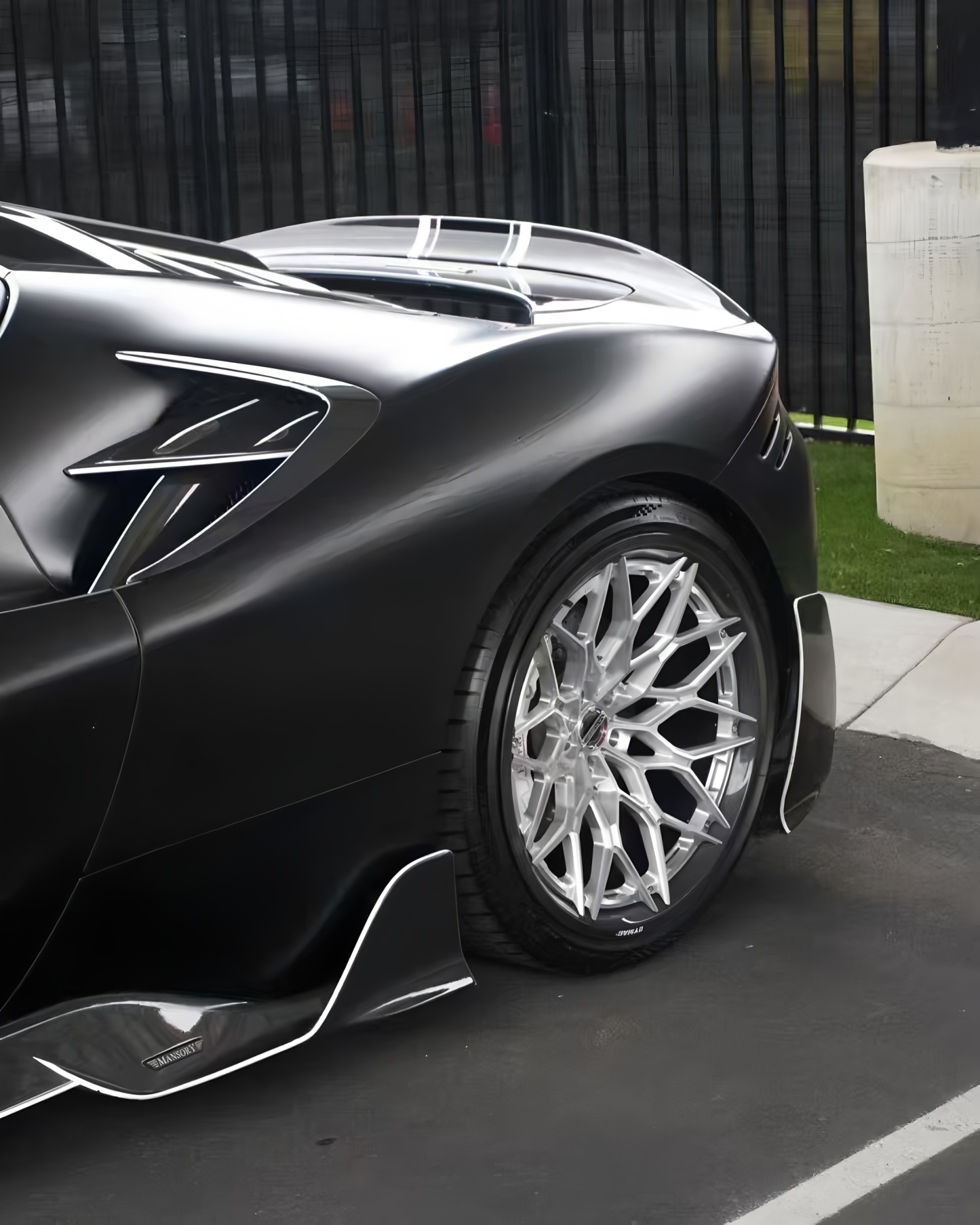 Ferrari SF90 M Style Dry Carbon Parts - styling view