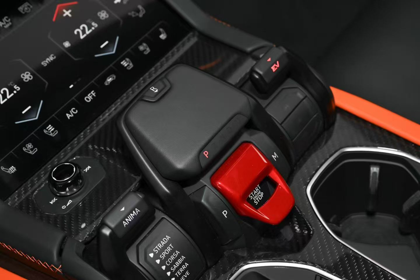 Lamborghini Urus SE Dry Carbon Interior Overlays - styling view