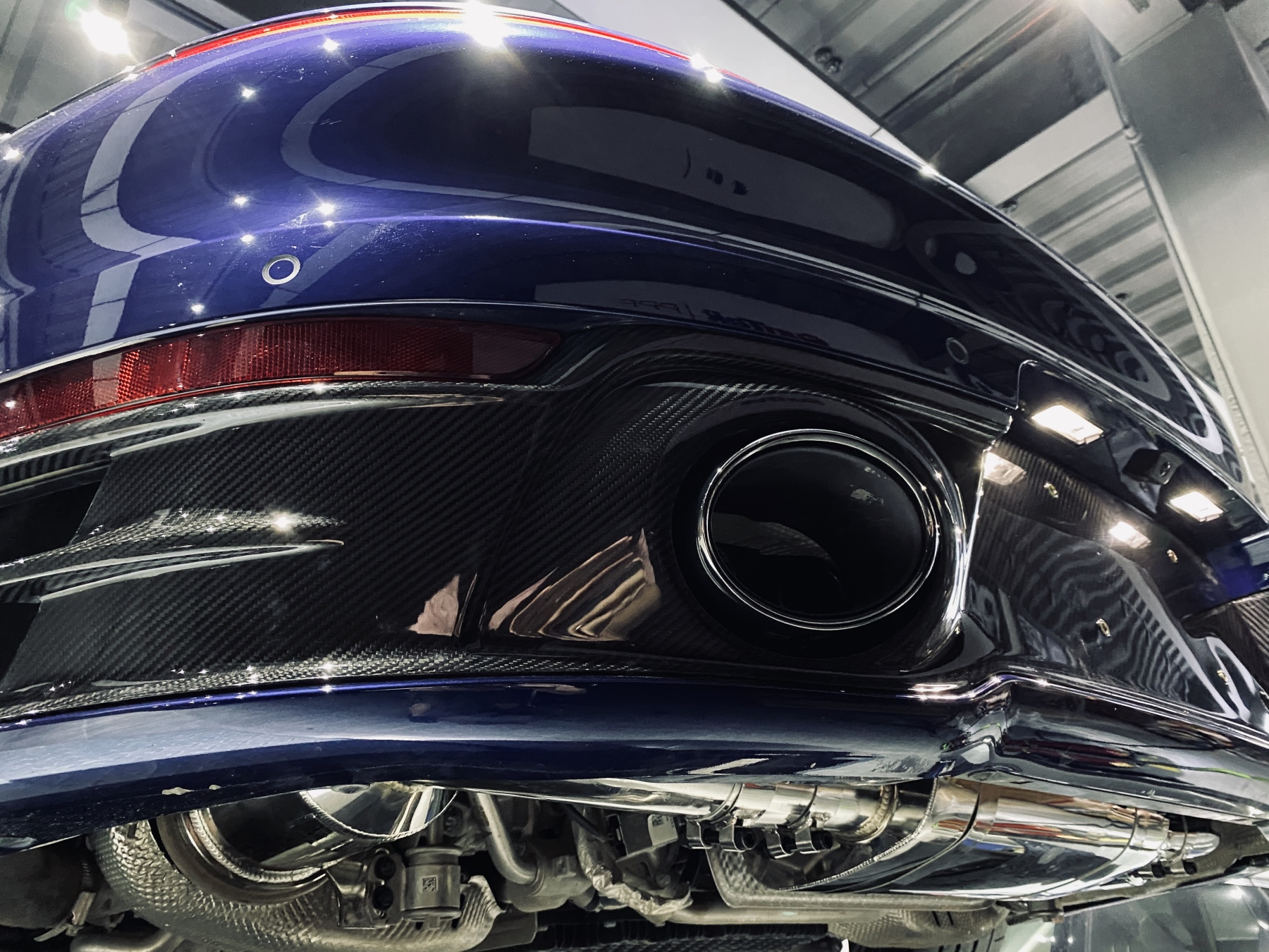 Porsche 911 992 SD Style Dry Carbon Rear Lip - styling view