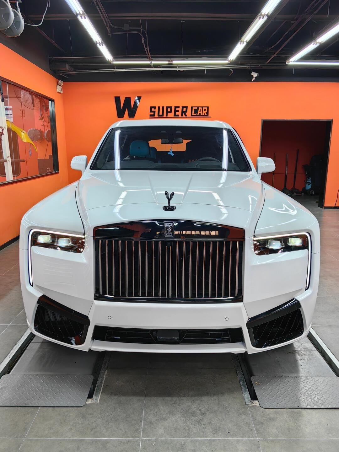 Rolls-Royce Cullinan 2025 Style Conversion Kit - styling view