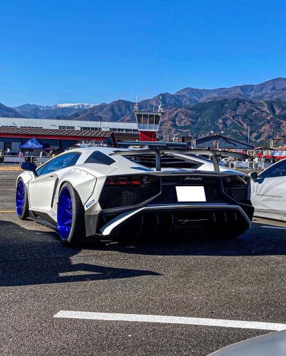 Lamborghini LP700 / LP720 / LP750 LB Style Carbon Fiber Parts - styling view