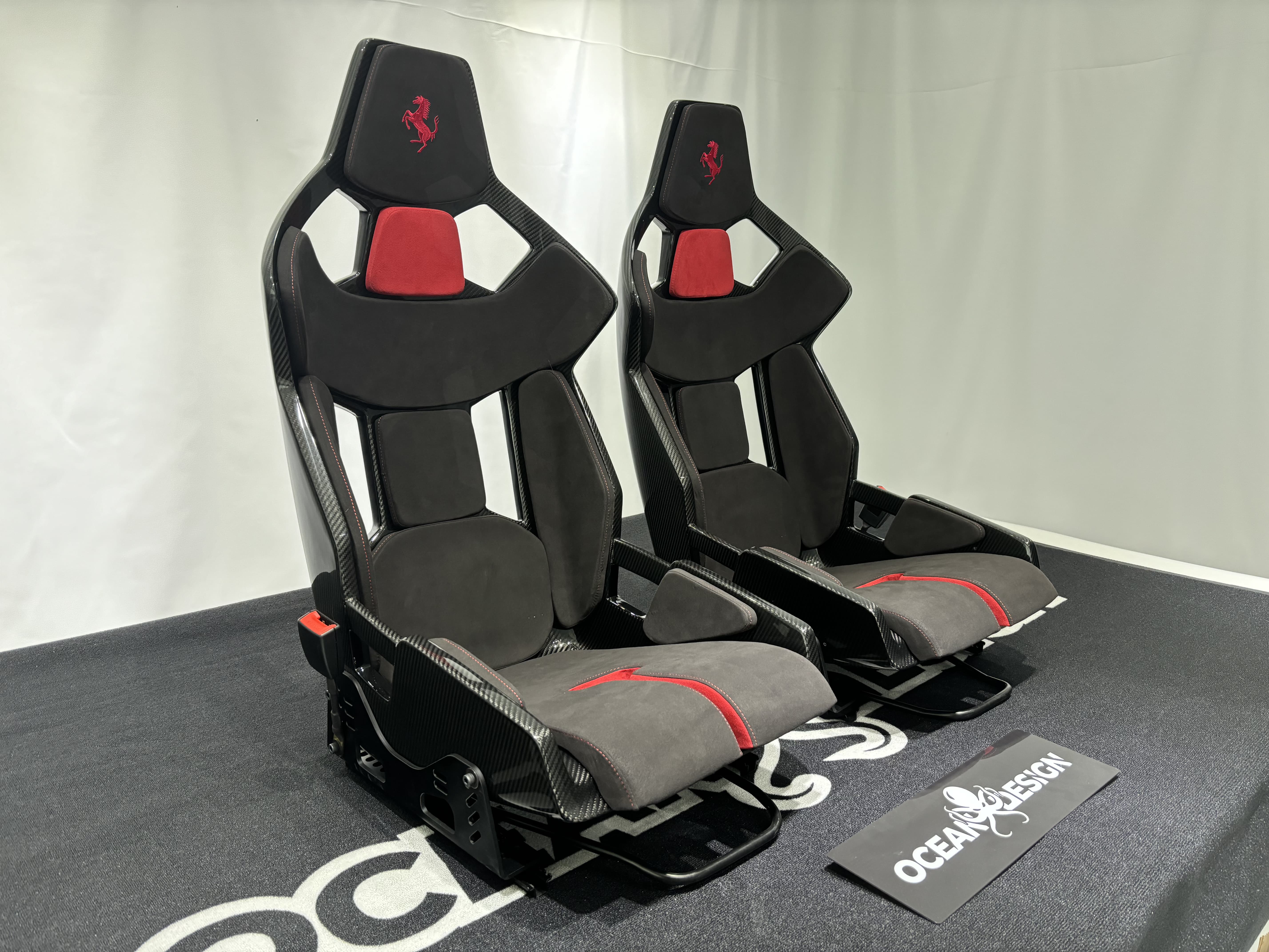 Porsche GW Style Dry Carbon Bucket Seat - styling view
