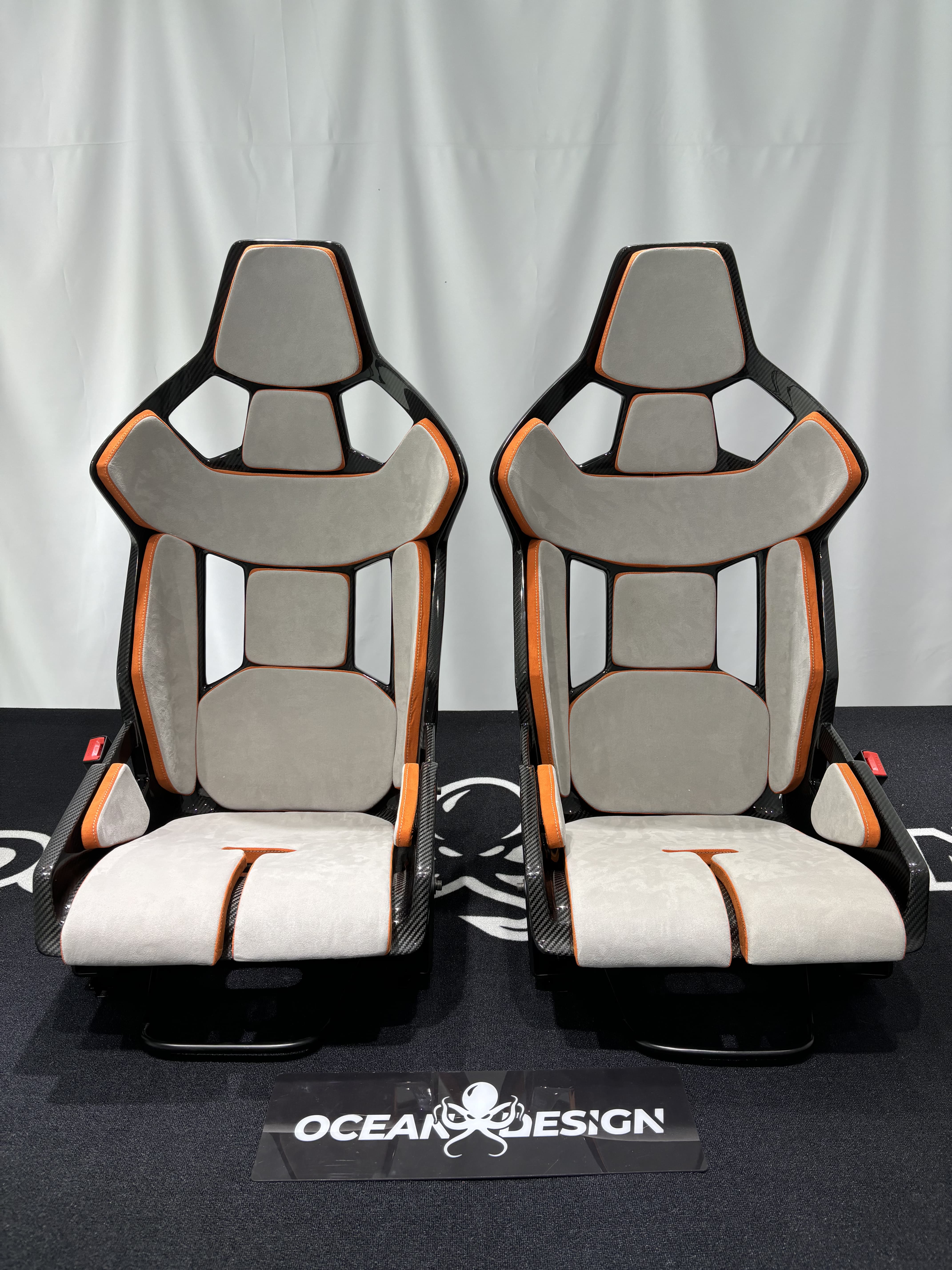 Porsche GW Style Dry Carbon Bucket Seat - styling view