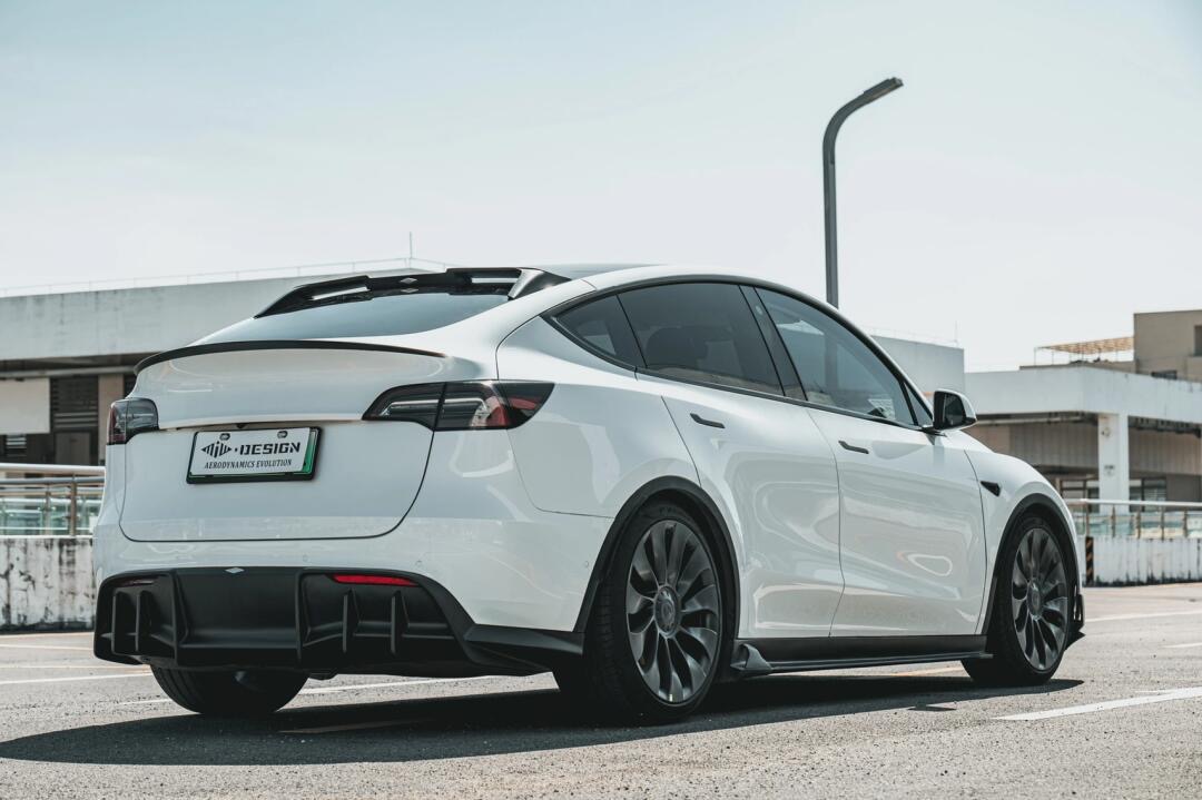 Tesla Model Y Ocean Design Gen 1 Style Dry Carbon Parts - styling view