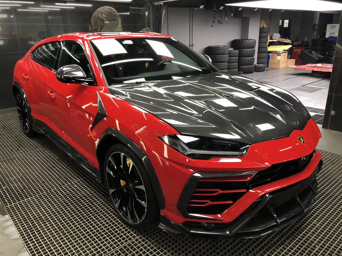 Lamborghini Urus Topcar Style Dry Carbon Parts - styling view