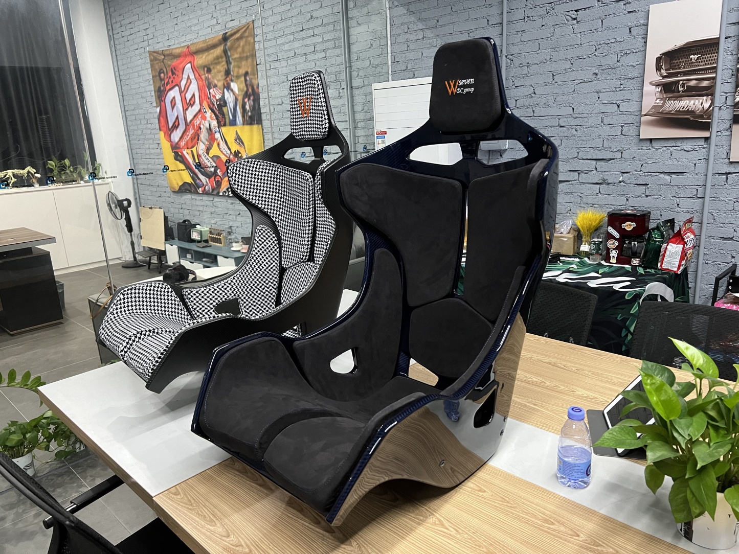 McLaren Senna Style Dry Carbon Bucket Seat - styling view