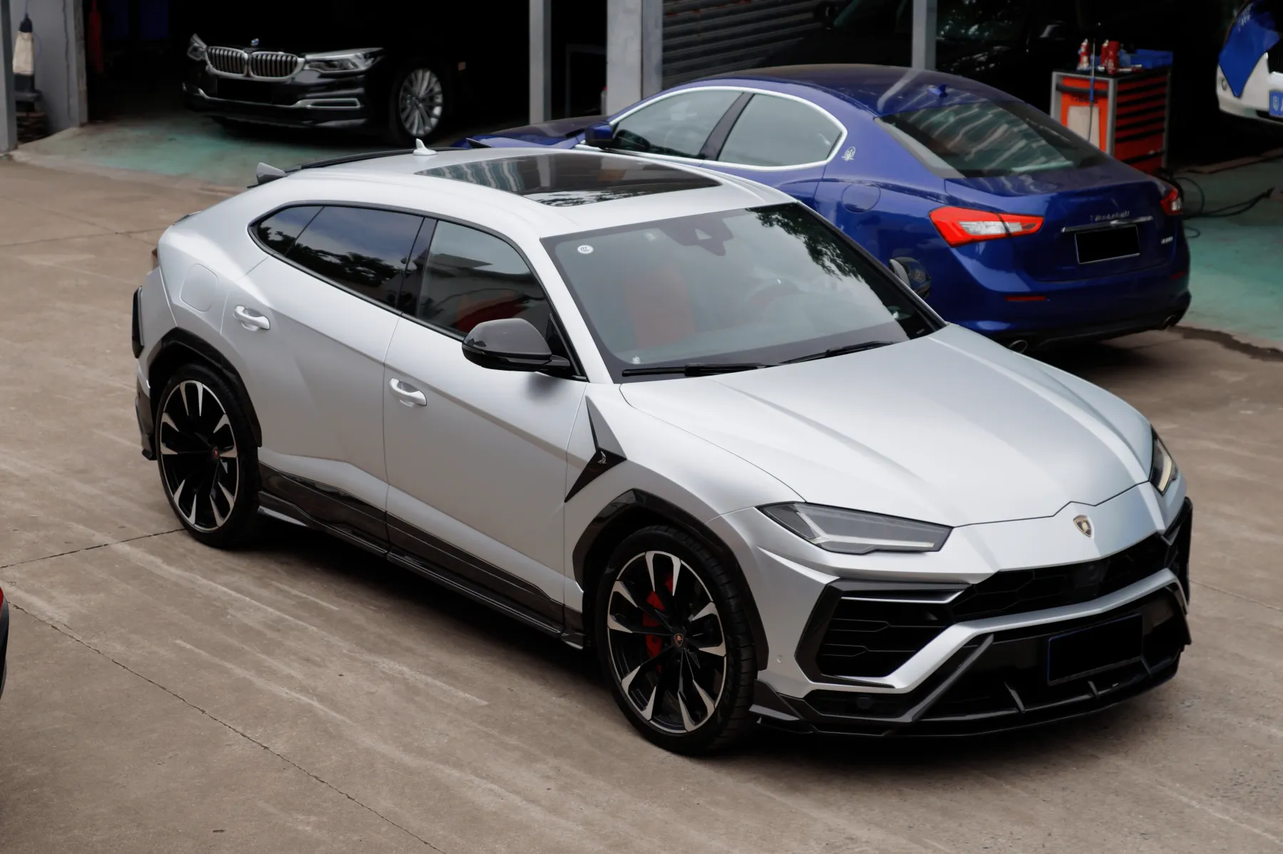 Lamborghini Urus Topcar Style Dry Carbon Parts - styling view