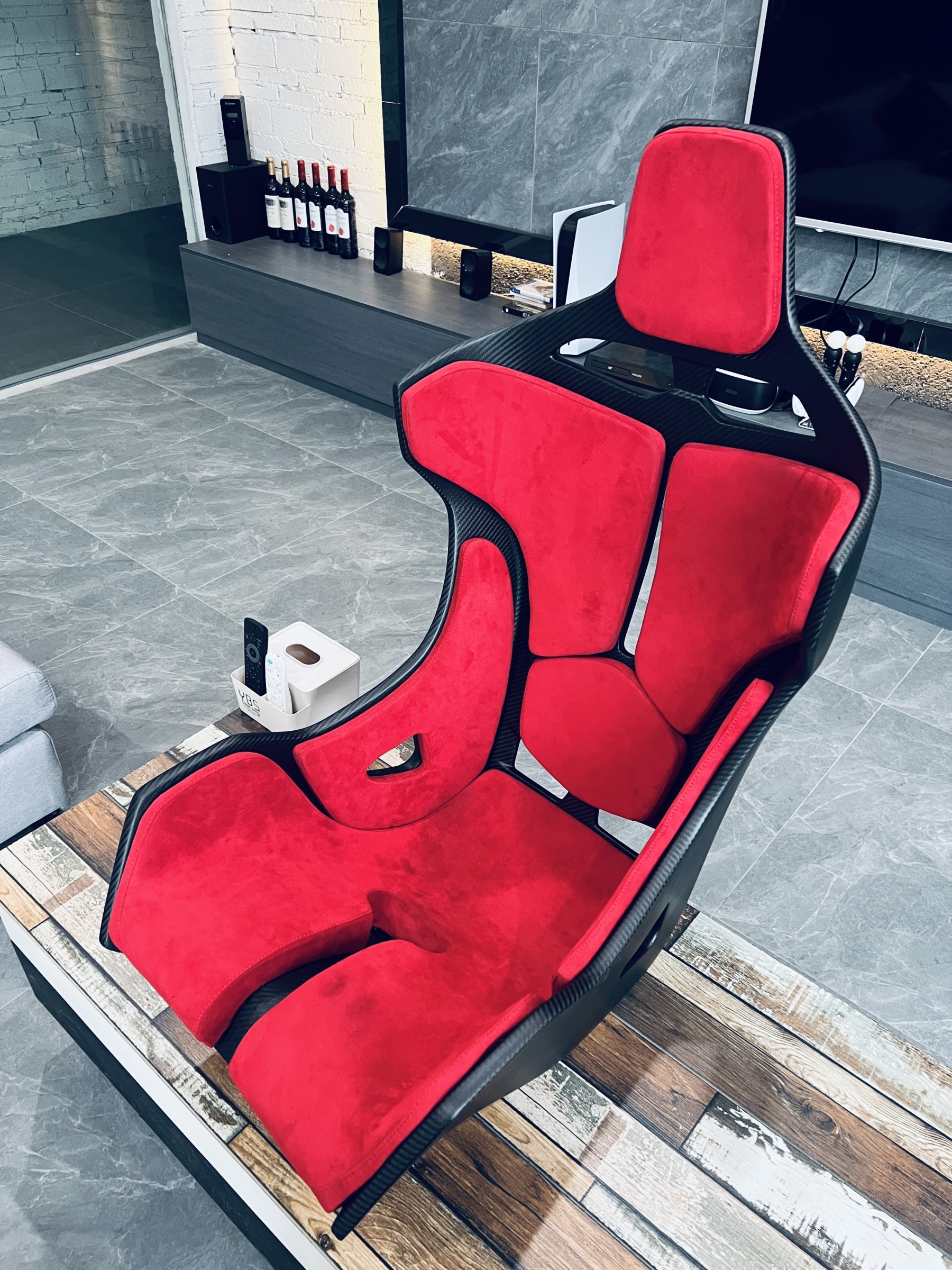 McLaren Senna Style Dry Carbon Bucket Seat - styling view