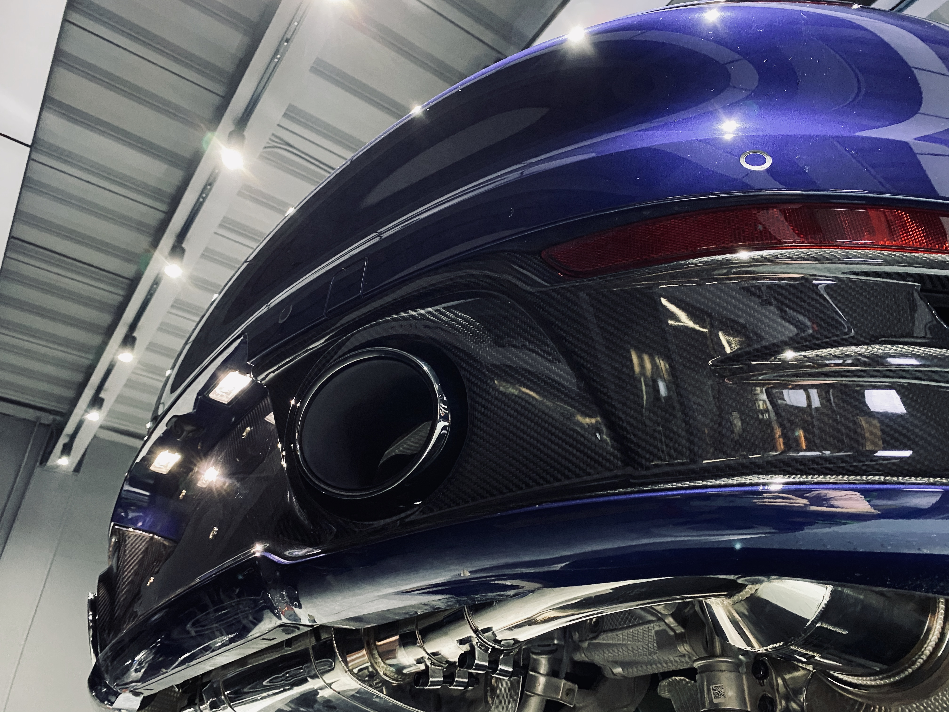Porsche 911 992 SD Style Dry Carbon Rear Lip - styling view