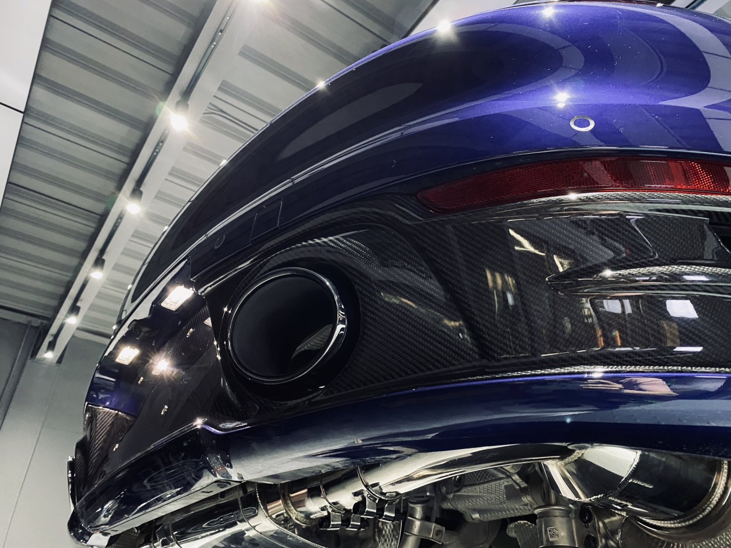 Porsche 911 992 SD Style Dry Carbon Rear Lip - styling view