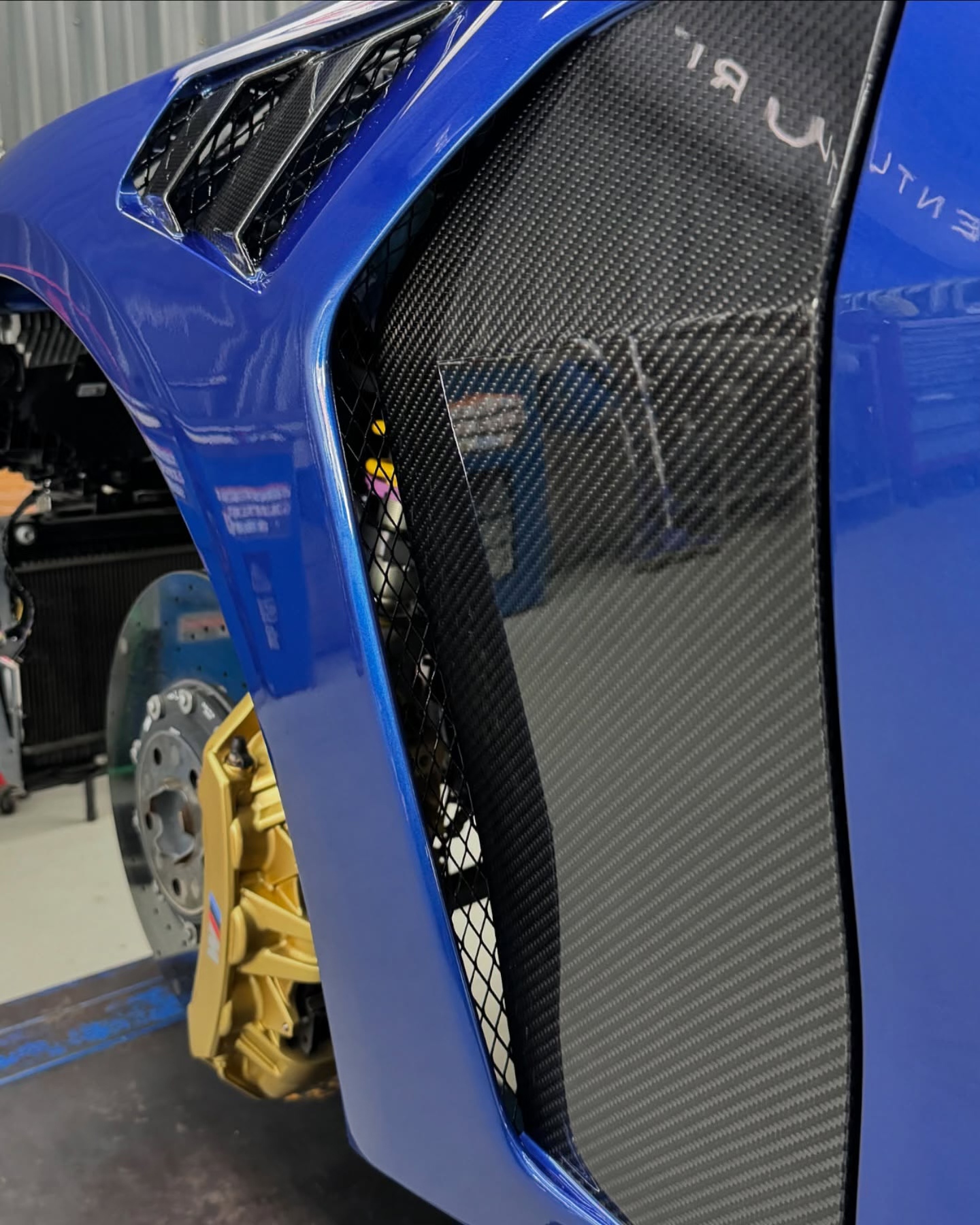 BMW G80 M3/G82 M4 AP Style Dry Carbon Fenders - styling view