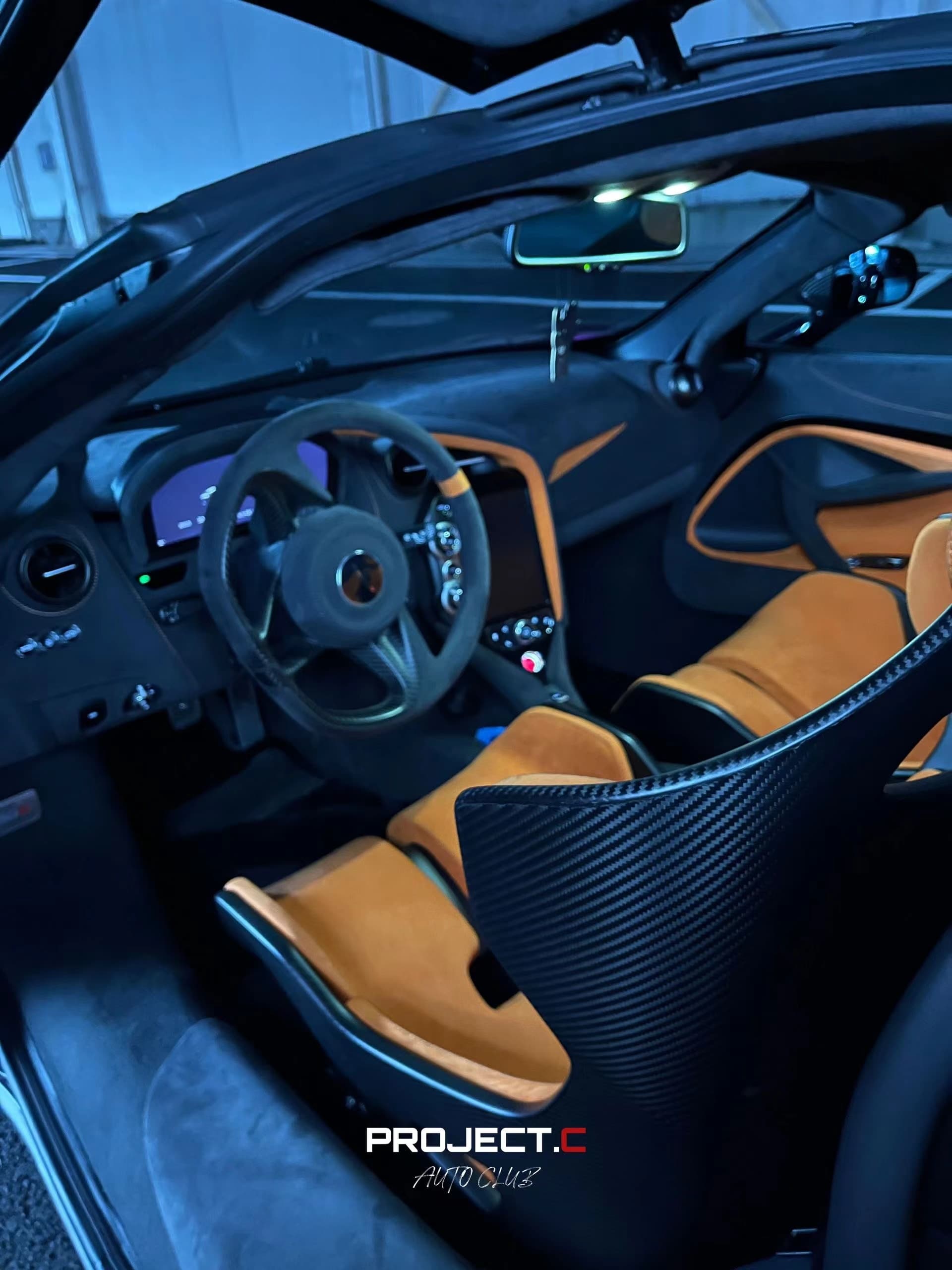 McLaren Senna Style Dry Carbon Bucket Seat - styling view