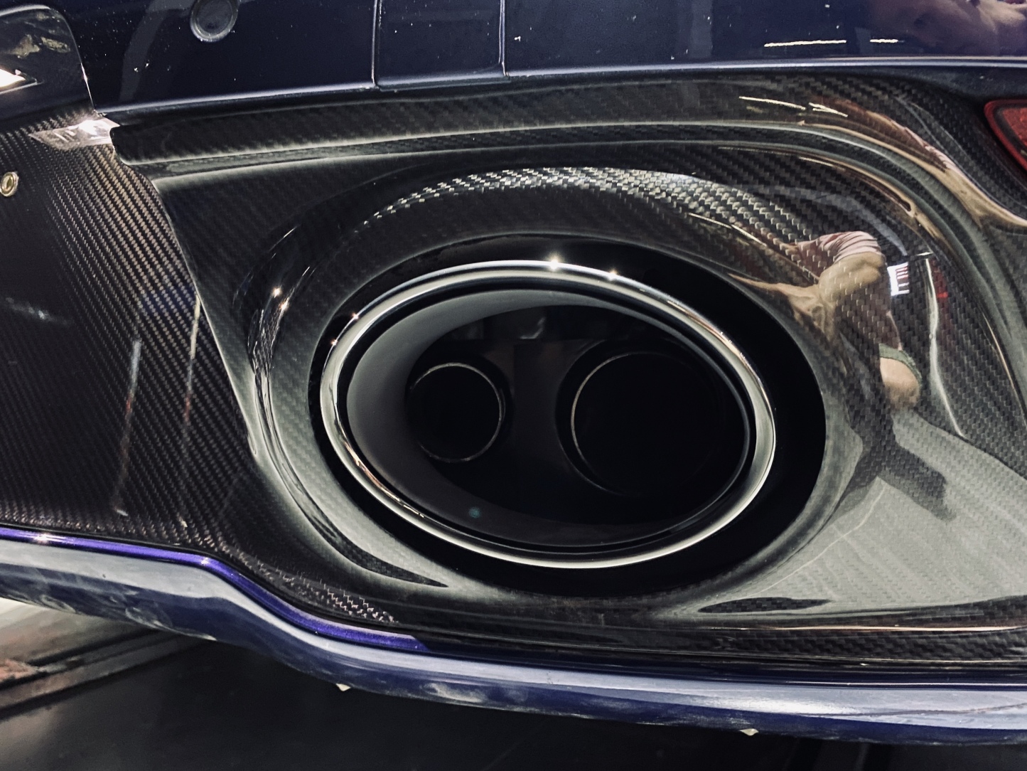 Porsche 911 992 SD Style Dry Carbon Rear Lip - styling view