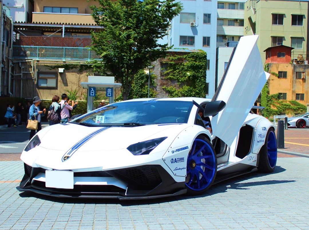 Lamborghini LP700 / LP720 / LP750 LB Style Carbon Fiber Parts - styling view
