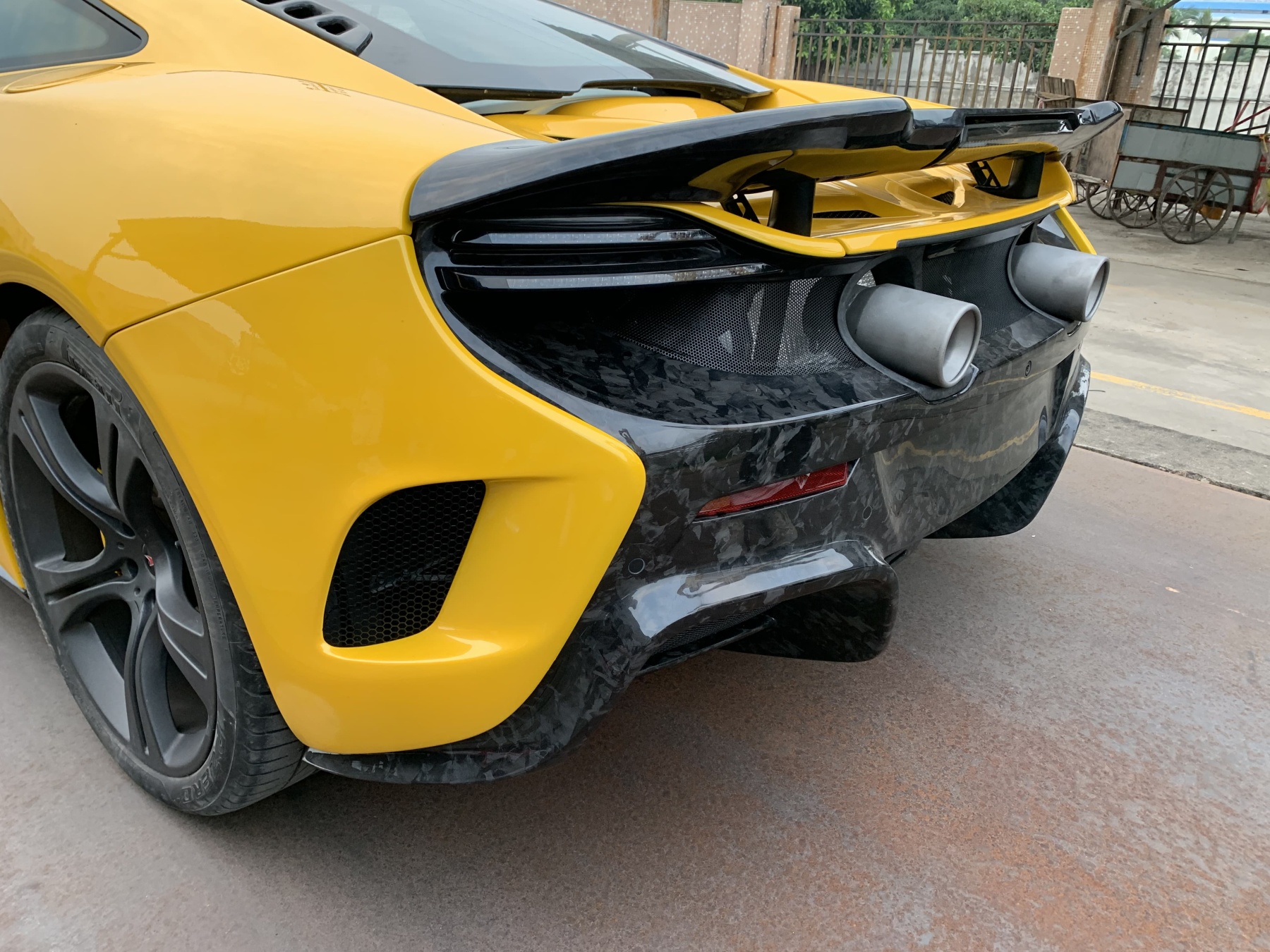 McLaren MP4-12C/625/650S 675LT Style Carbon Conversion Kit - styling view