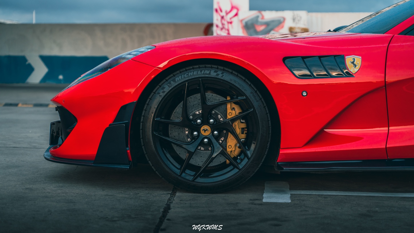 Ferrari 812 MSY Style Dry Carbon Parts - styling view