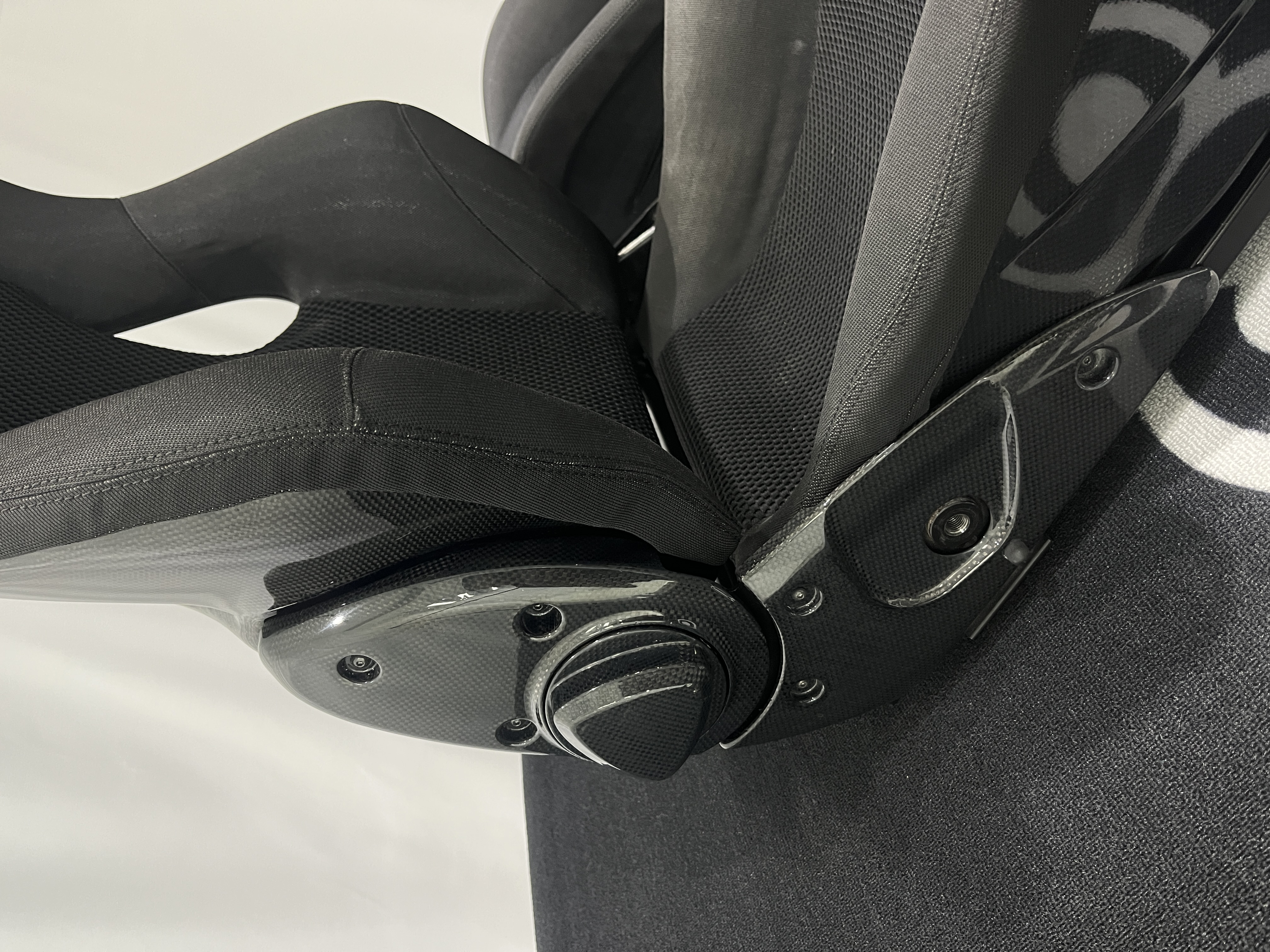 Ferrari F430/458/488/F8 Style Dry Carbon Bucket Seat - styling view