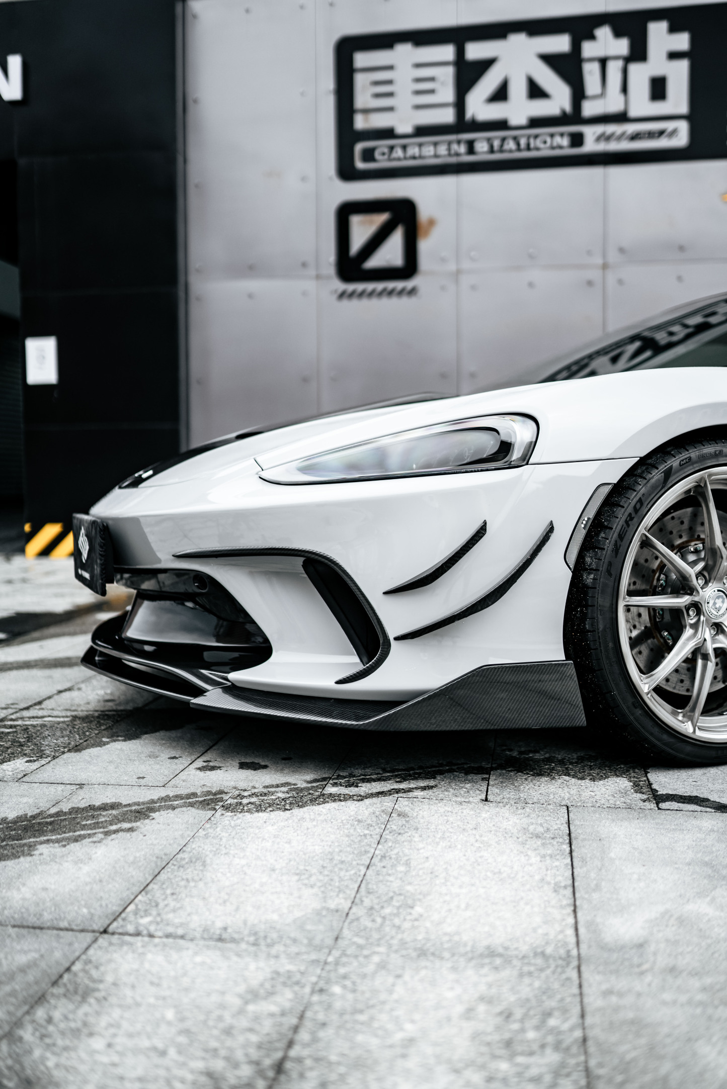 McLaren GT Dry Carbon Parts - styling view