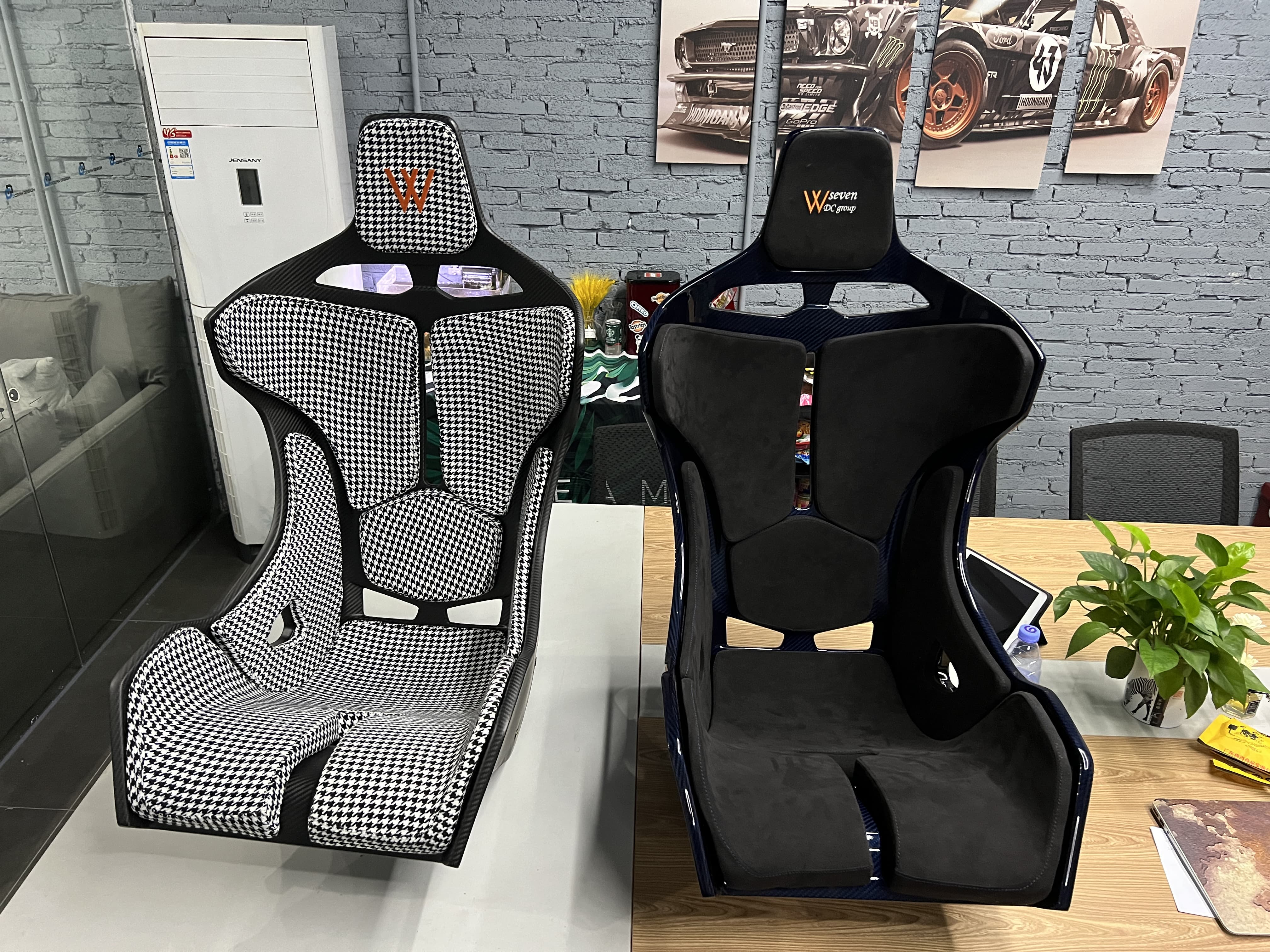 McLaren Senna Style Dry Carbon Bucket Seat - styling view