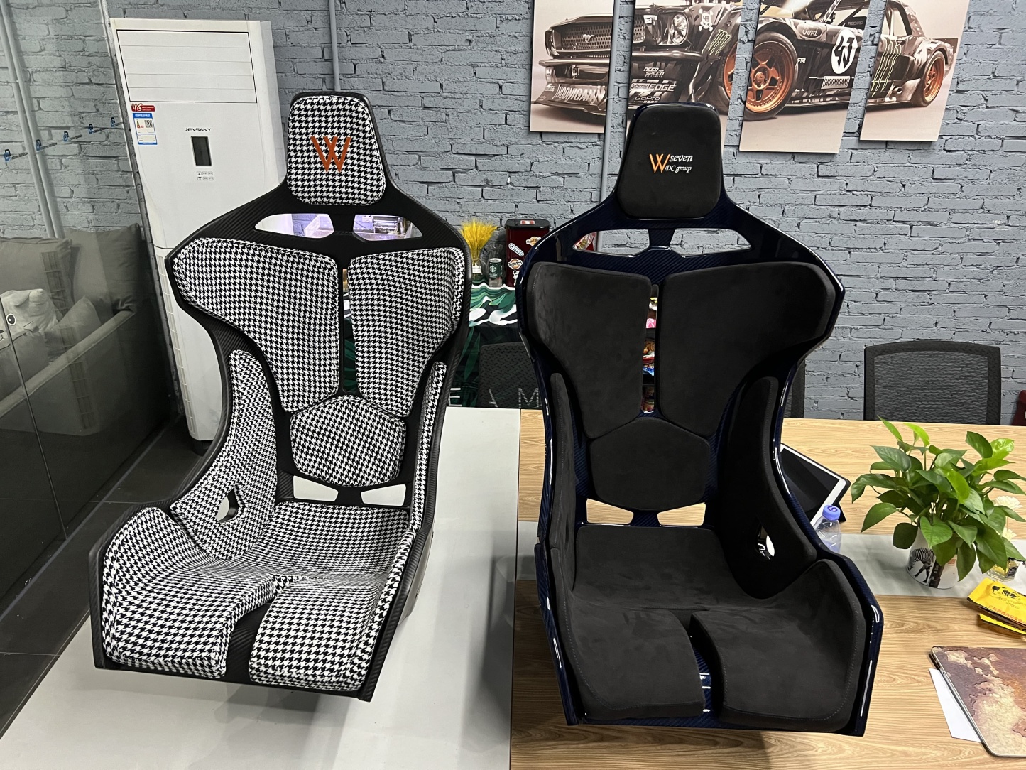 McLaren Senna Style Dry Carbon Bucket Seat - styling view