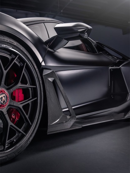 Lamborghini Revuelto R Style Dry Carbon Parts - styling view