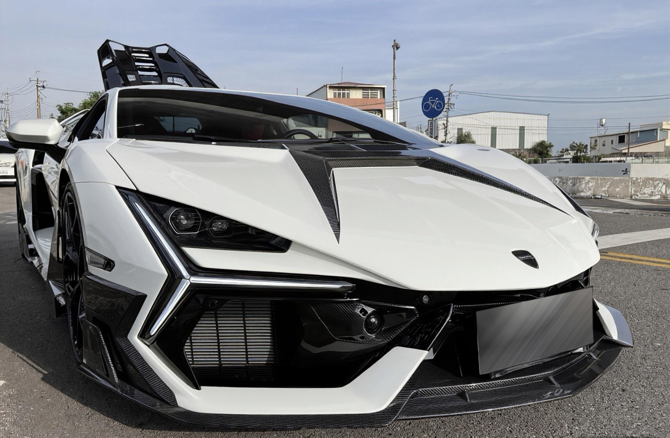 Lamborghini Revuelto M Style Parts - styling view
