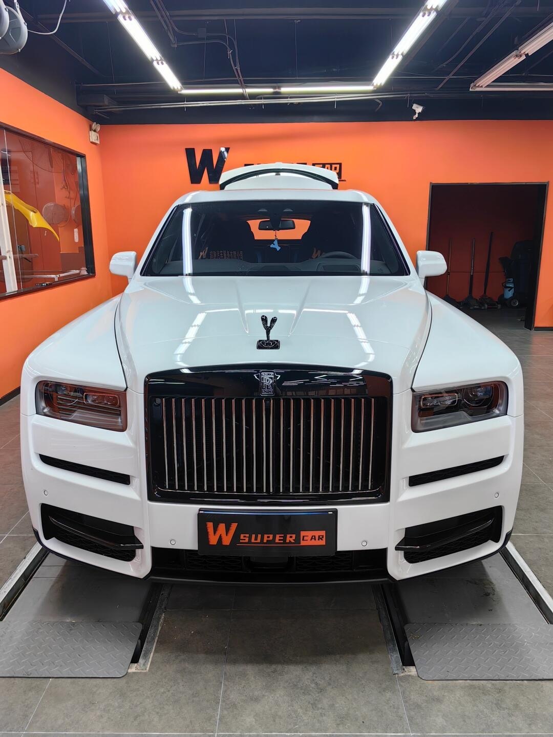 Rolls-Royce Cullinan 2025 Style Conversion Kit - styling view