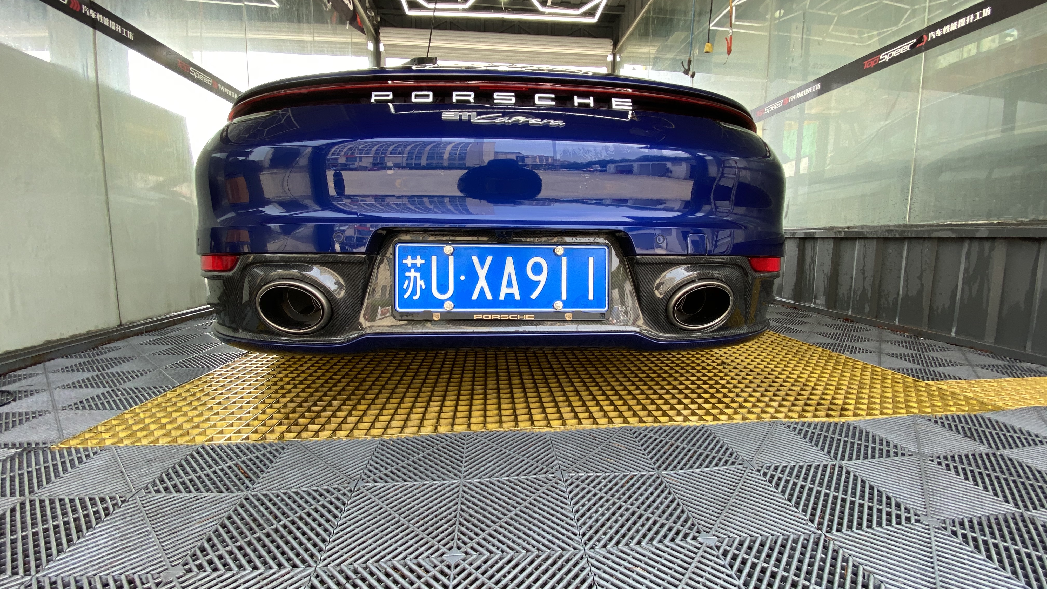 Porsche 911 992 SD Style Dry Carbon Rear Lip - styling view