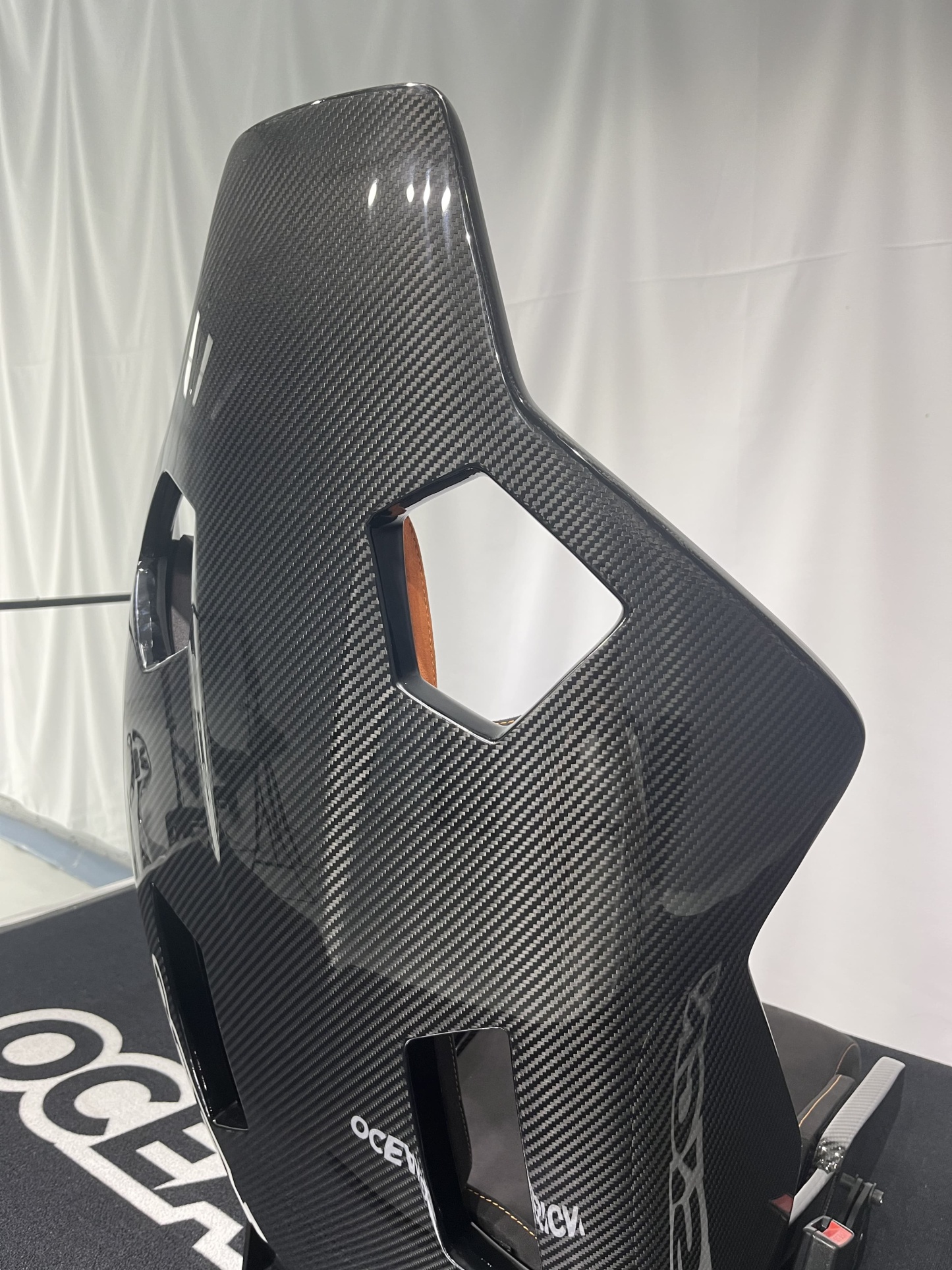 Porsche GW Style Dry Carbon Bucket Seat - styling view