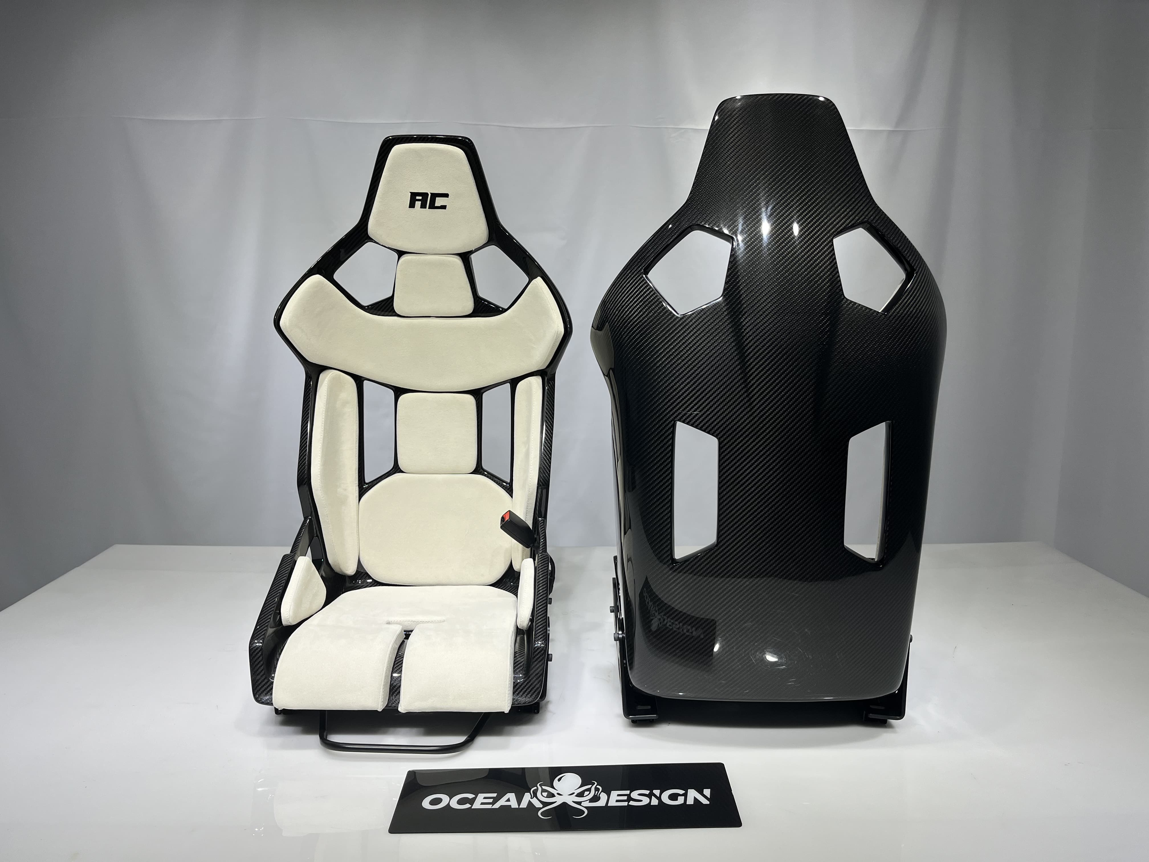 Porsche GW Style Dry Carbon Bucket Seat - styling view