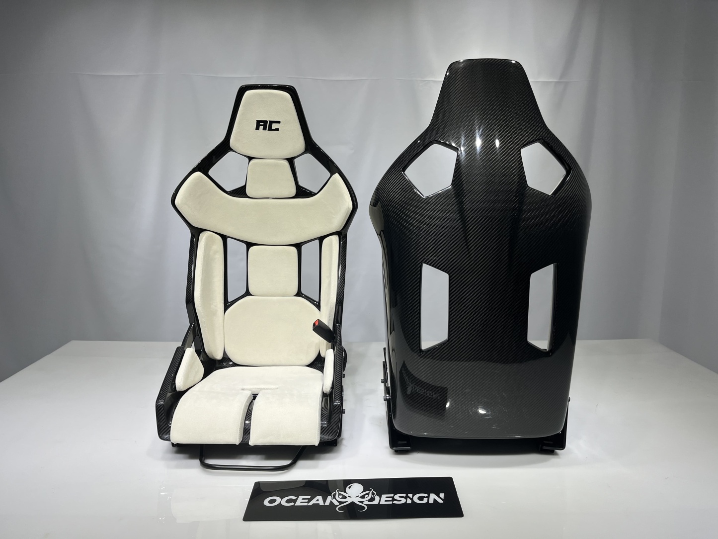 Porsche GW Style Dry Carbon Bucket Seat - styling view