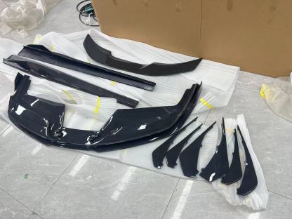Ferrari 488 V Style Dry Carbon Parts - styling view