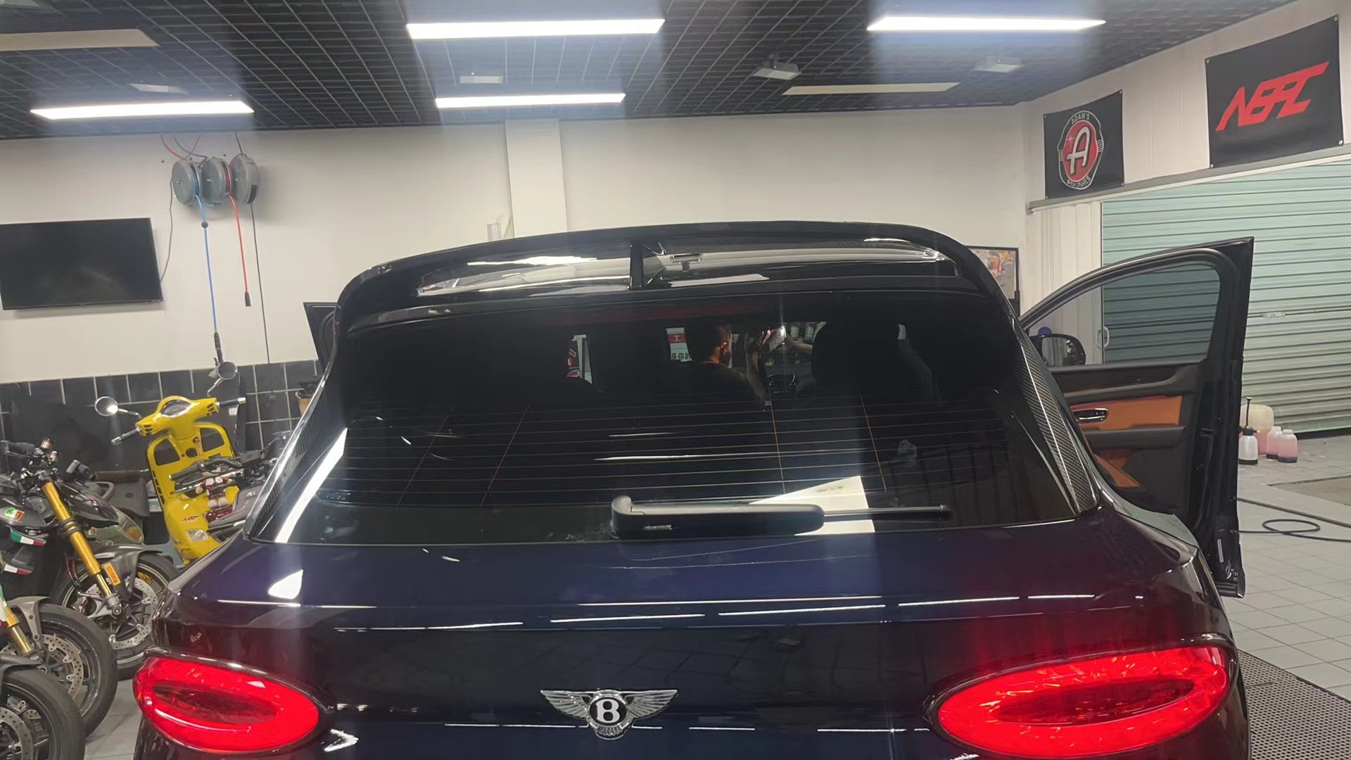 Bentley Bentayga 2021-2025 V8 S Style Dry Carbon Parts - styling view