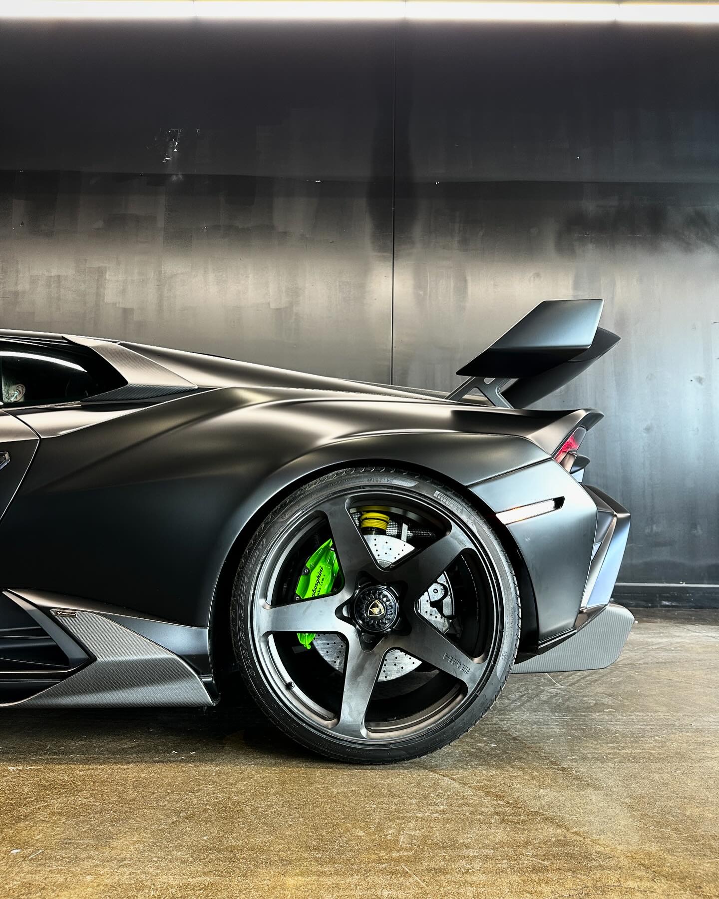 Lamborghini STO V Style Dry Carbon Parts - styling view