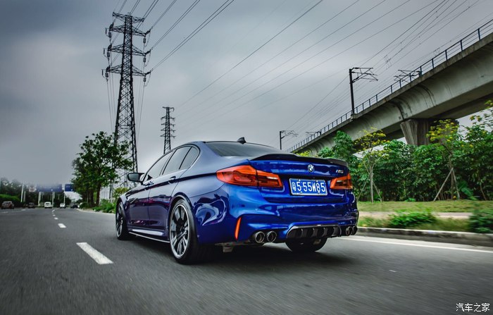 BMW F90 M5 MP Style Carbon Fiber Parts - styling view
