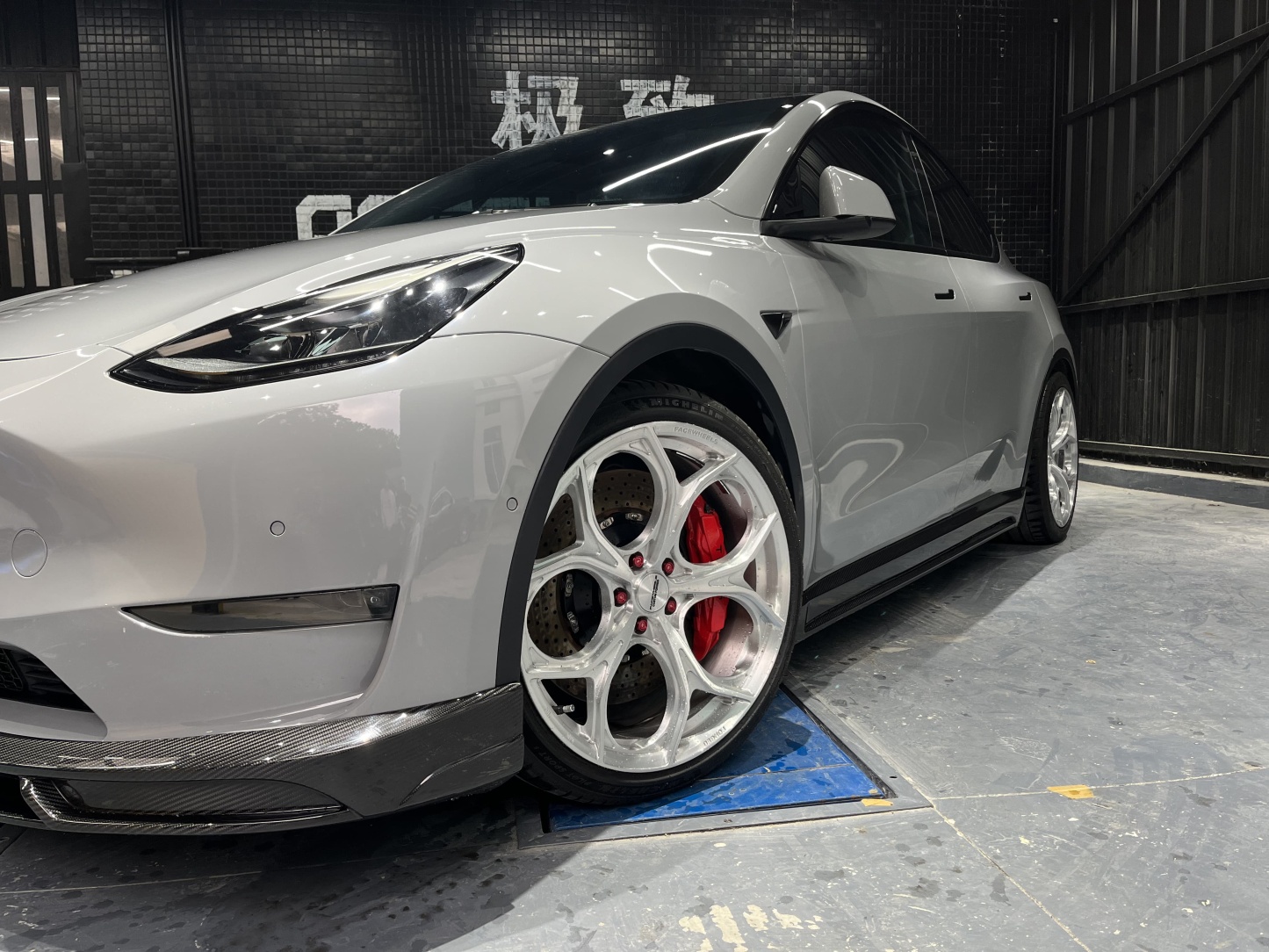 Tesla Model Y Ocean Design Generation 2 Dry Carbon Parts - styling view