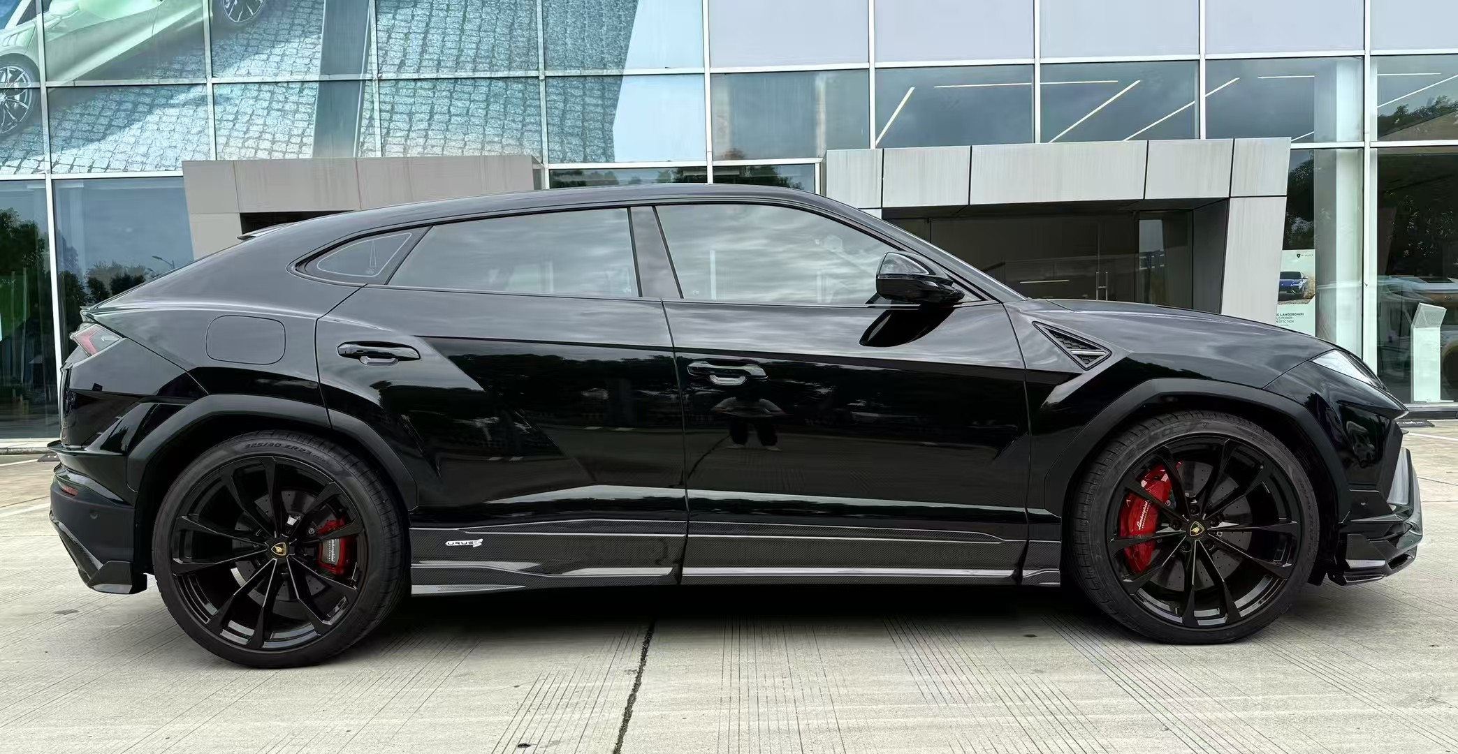 Lamborghini Urus S Topcar Style Dry Carbon Parts - styling view