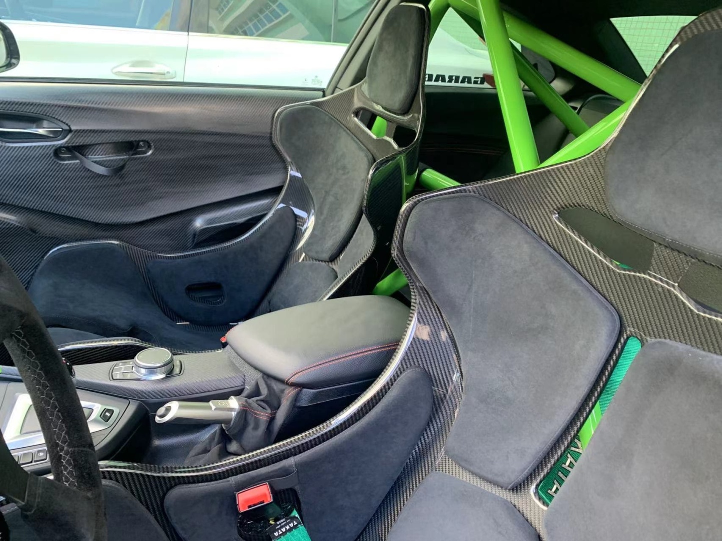 McLaren Senna Style Dry Carbon Bucket Seat - styling view