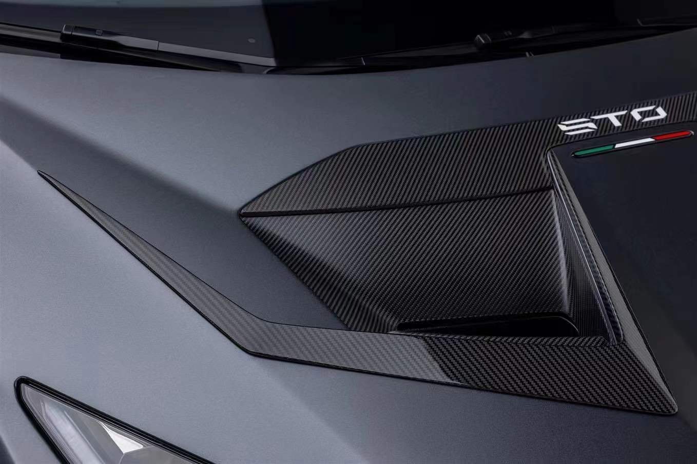 Lamborghini STO V Style Dry Carbon Parts - styling view