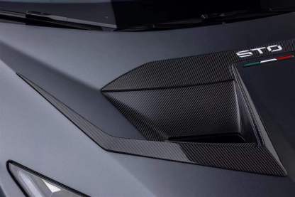 Lamborghini STO V Style Dry Carbon Parts - styling view