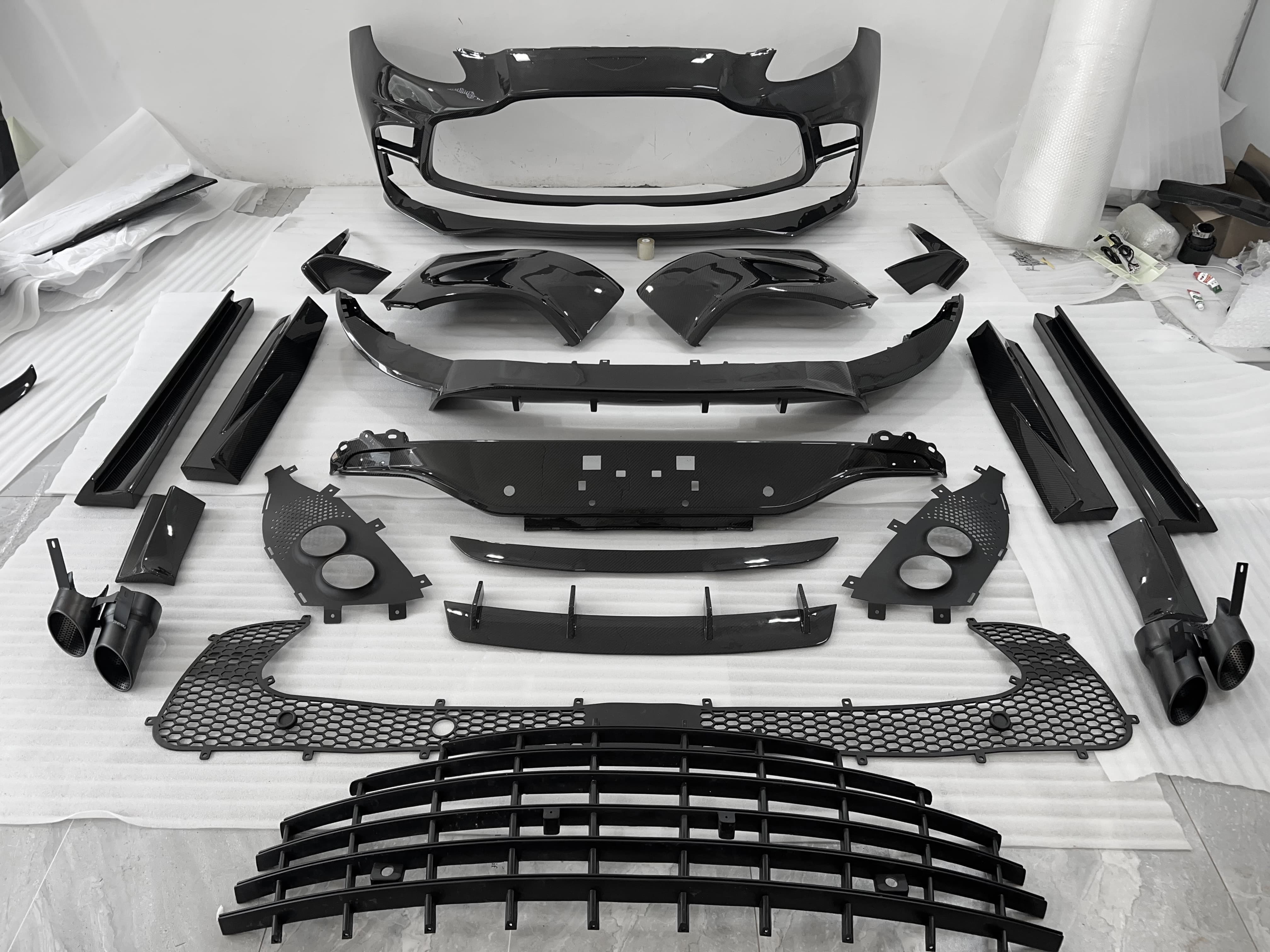 Aston Martin DBX 707 Style Conversion Parts - styling view
