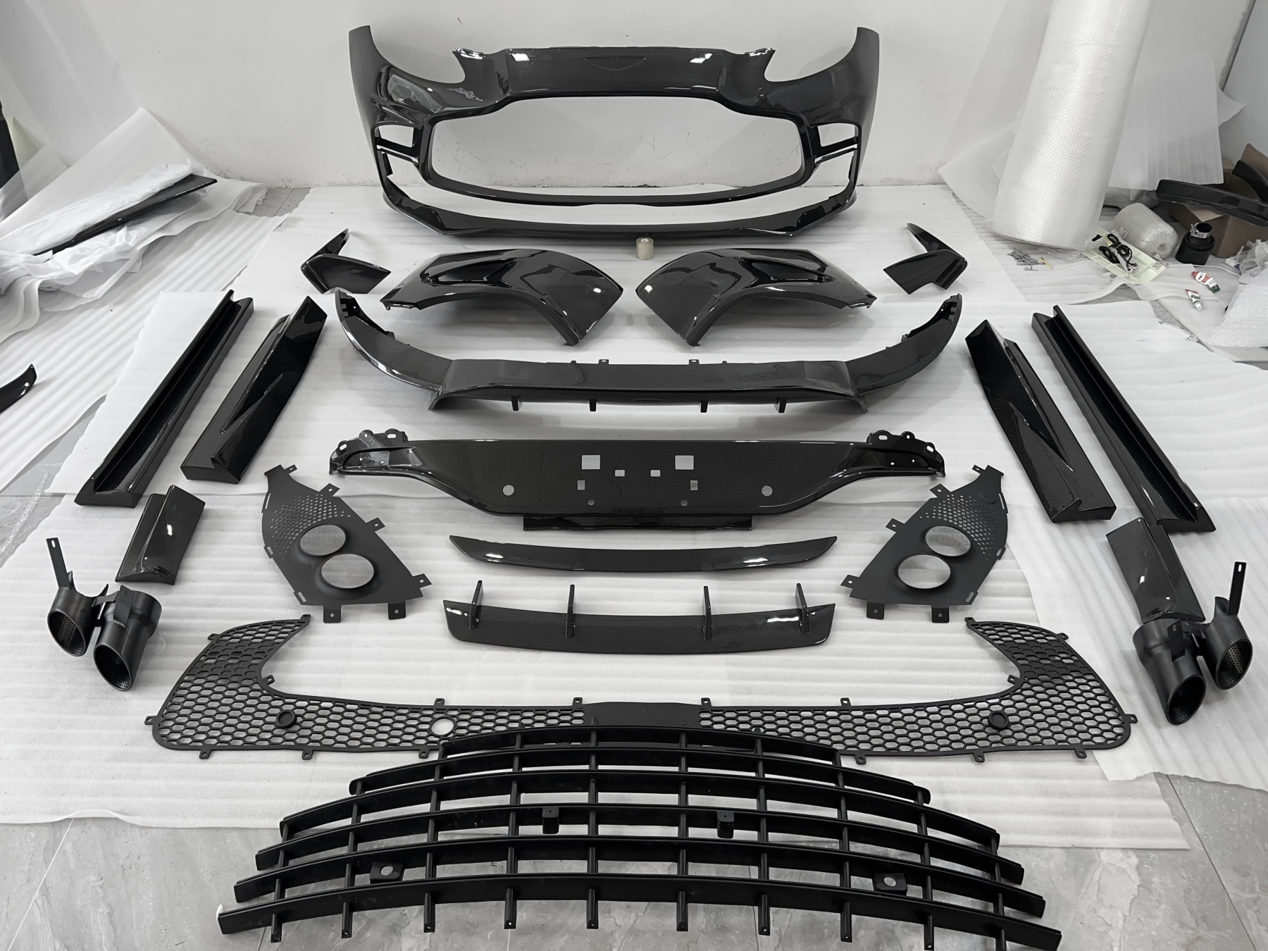 Aston Martin DBX 707 Style Conversion Parts - styling view