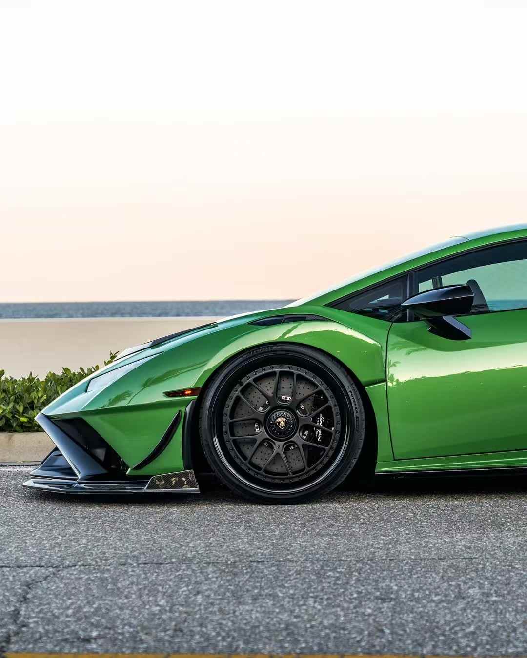 Lamborghini STO V Style Dry Carbon Parts - styling view