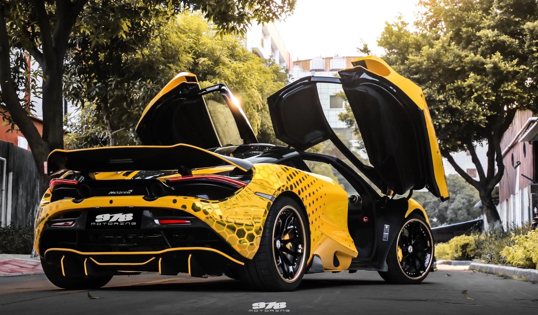 McLaren 720S V Style Carbon Fiber Parts - styling view