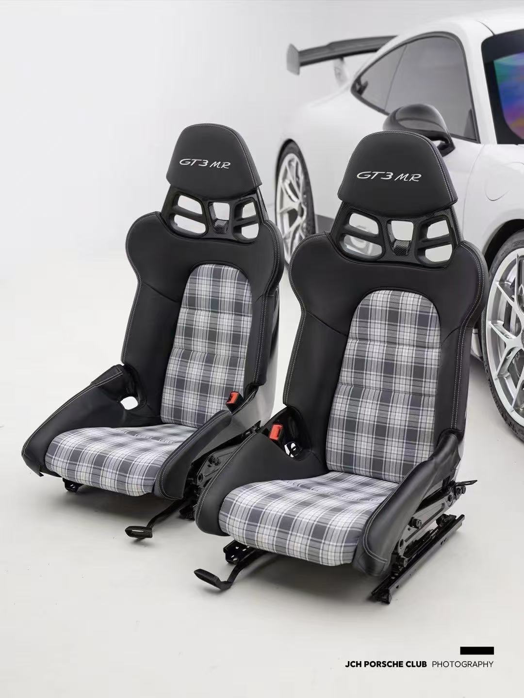 Porsche GT3 RS Style Dry Carbon Bucket Seat - styling view