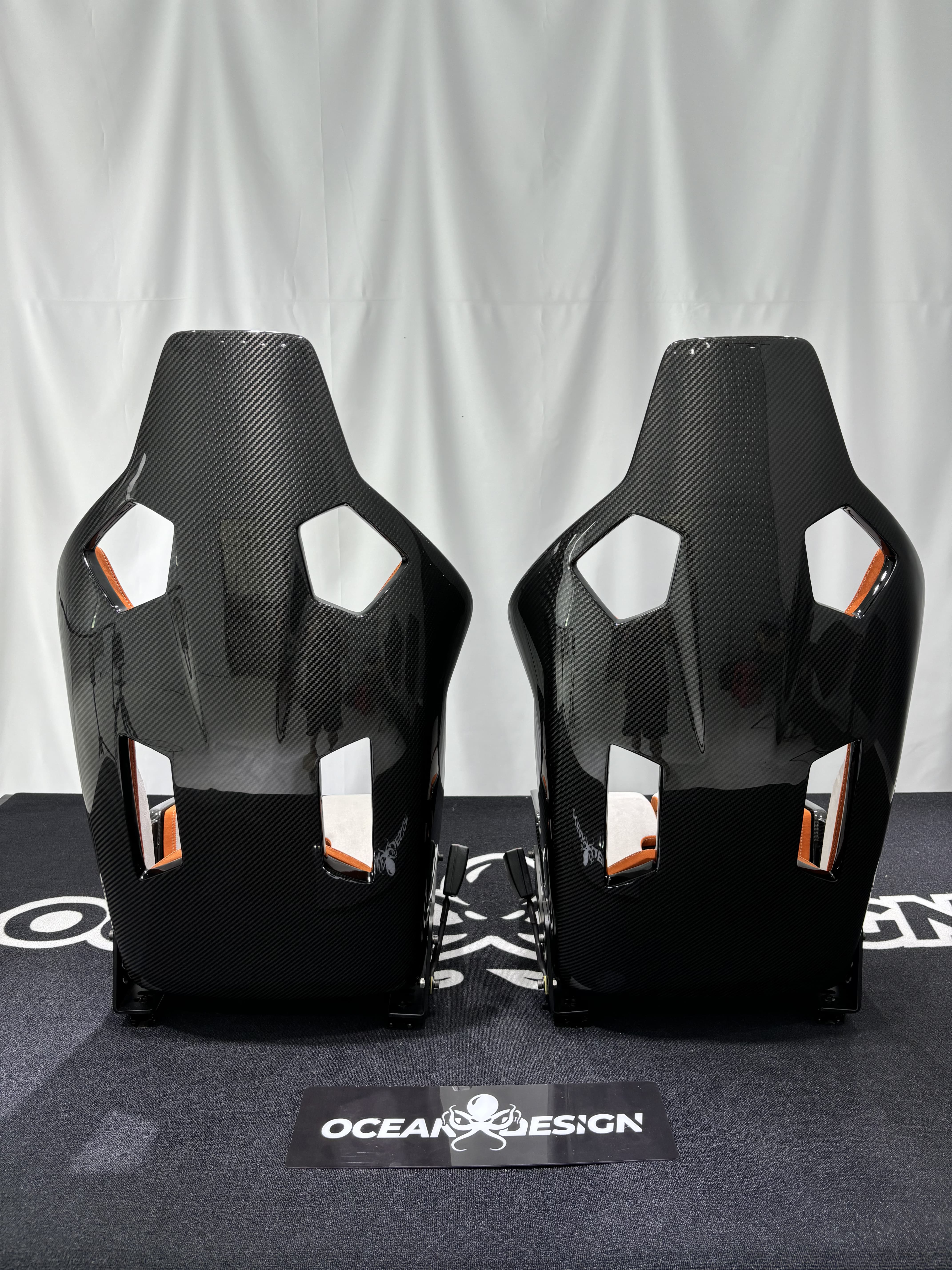 Porsche GW Style Dry Carbon Bucket Seat - styling view