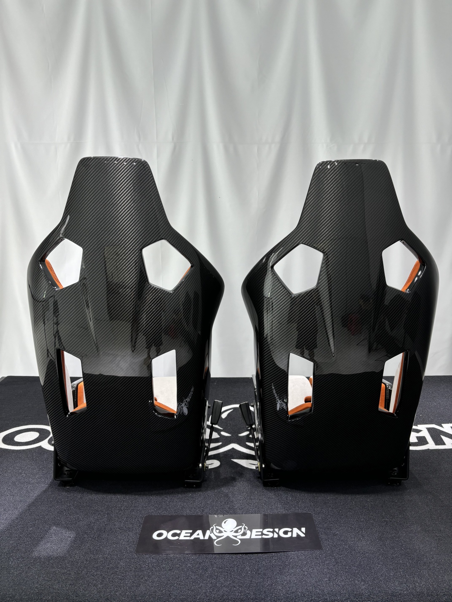 Porsche GW Style Dry Carbon Bucket Seat - styling view