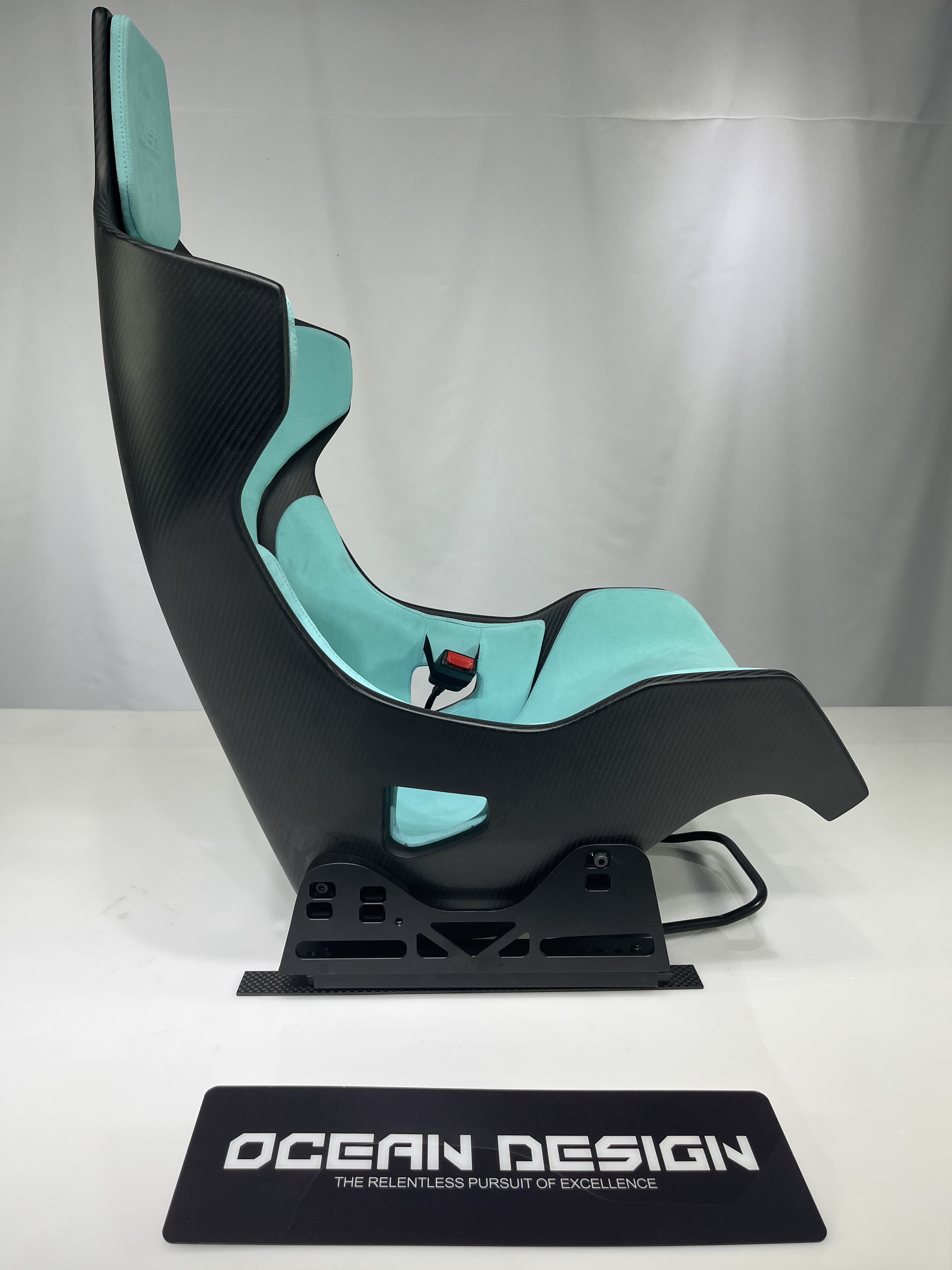 McLaren Senna Style Dry Carbon Bucket Seat - styling view