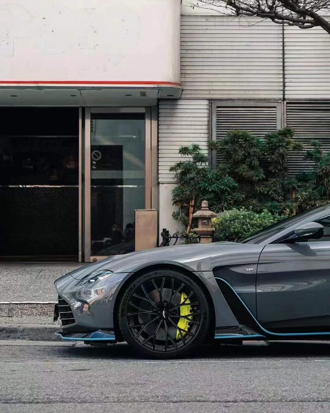 Aston Martin Vantage V12 Style Conversion Parts - styling view